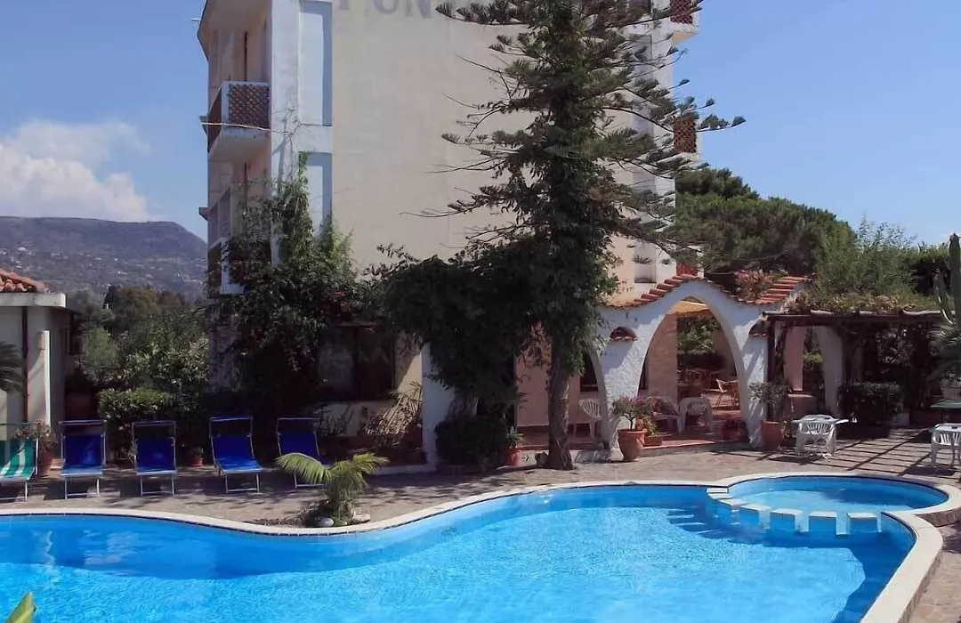 Hotel Punta Faro-1