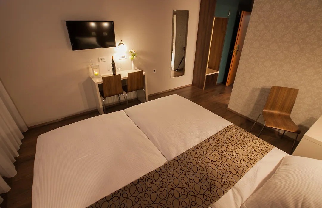 Eco Hotel Center Postojna-1
