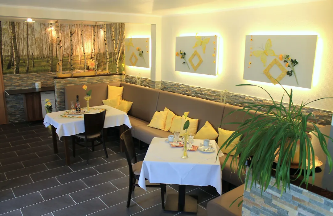 Pension und Ferienwohnungen Schweinsberg-1
