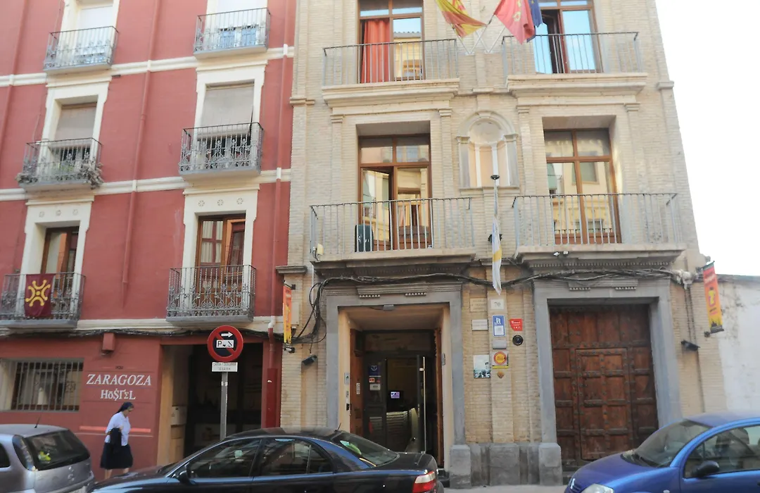 Be Zaragoza Hostel-1