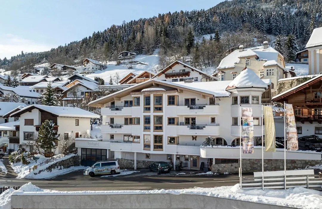 Laudegghof Ladis - Apartments With Castle Views-1