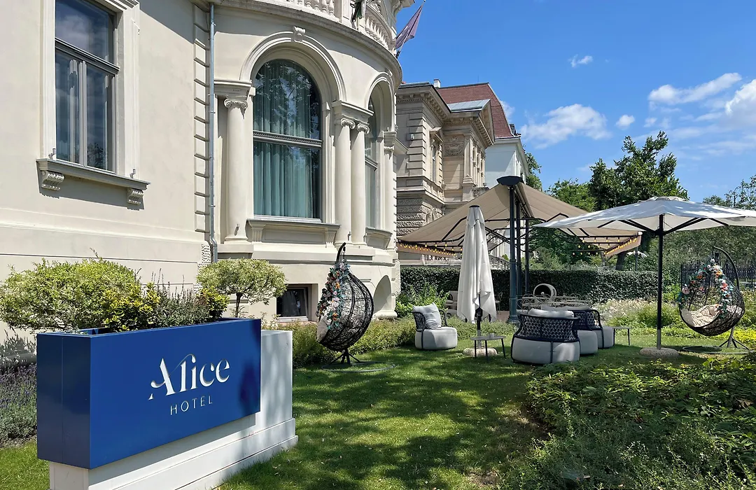 Alice Hotel-1
