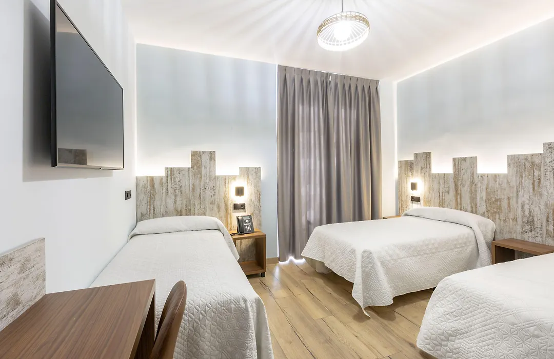 Hostal Anton Martin-1