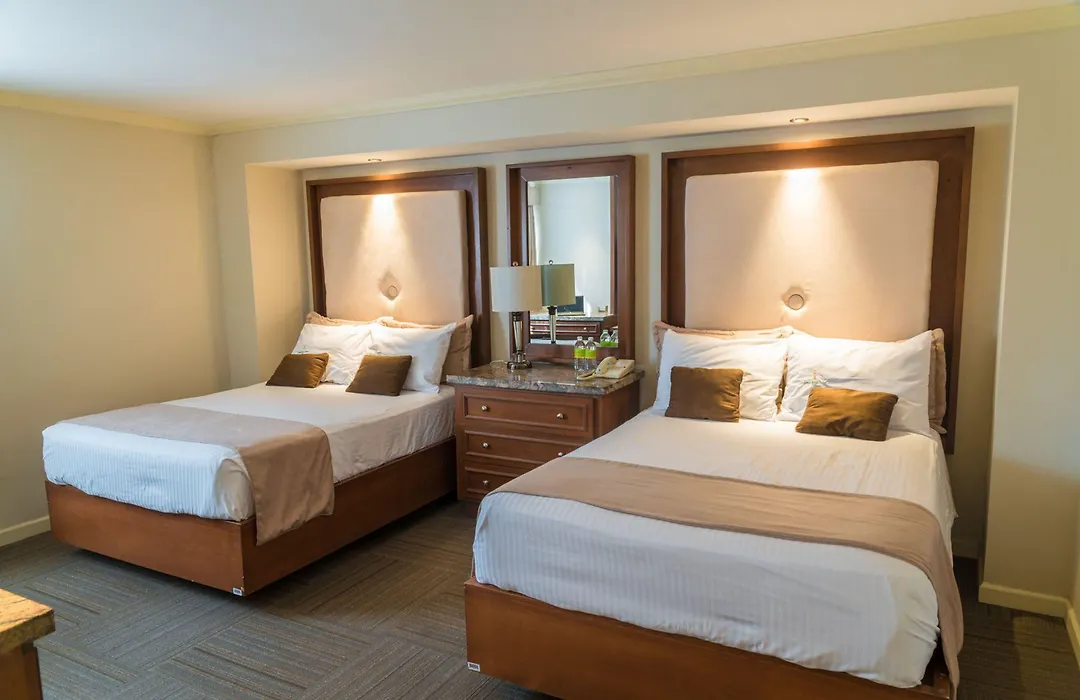 Rose Hotel-1