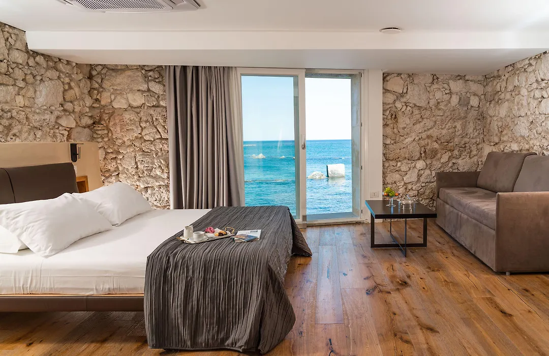 Re Dionisio Luxury Suites-1