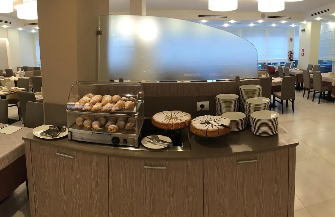 Hotel Montreal-1