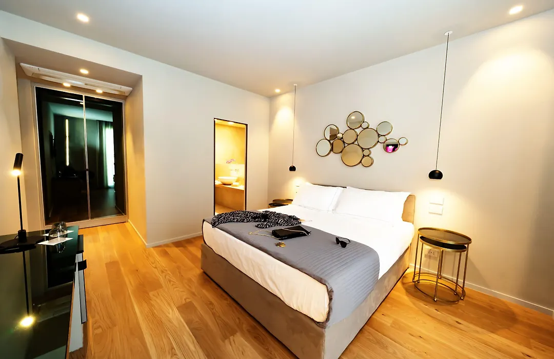 Elite Accommodations & Hydromassage Pool-1