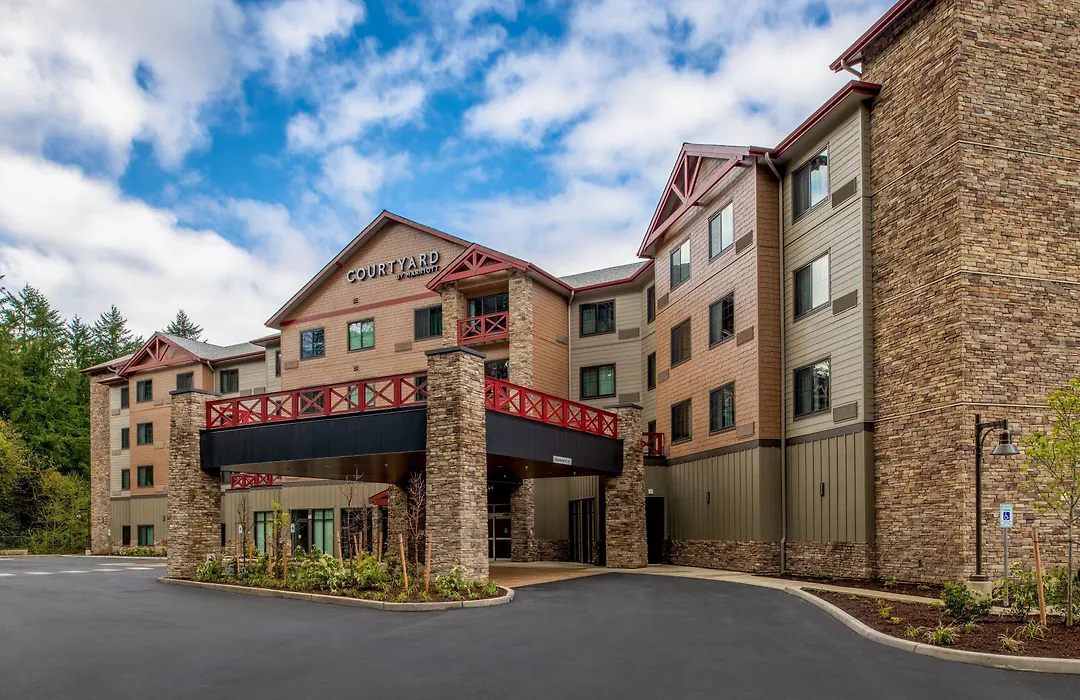 Courtyard By Marriott Olympia-1