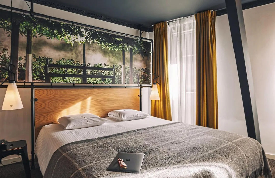 Zoom Hotel-1