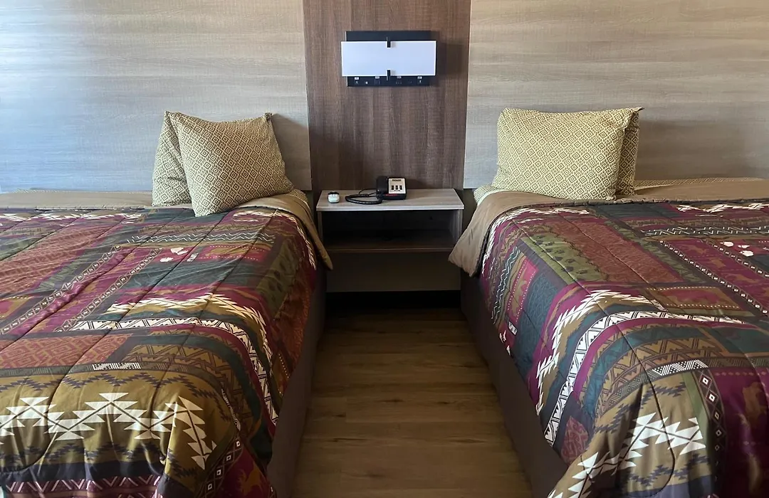 Booneslick Lodge - Neosho-1