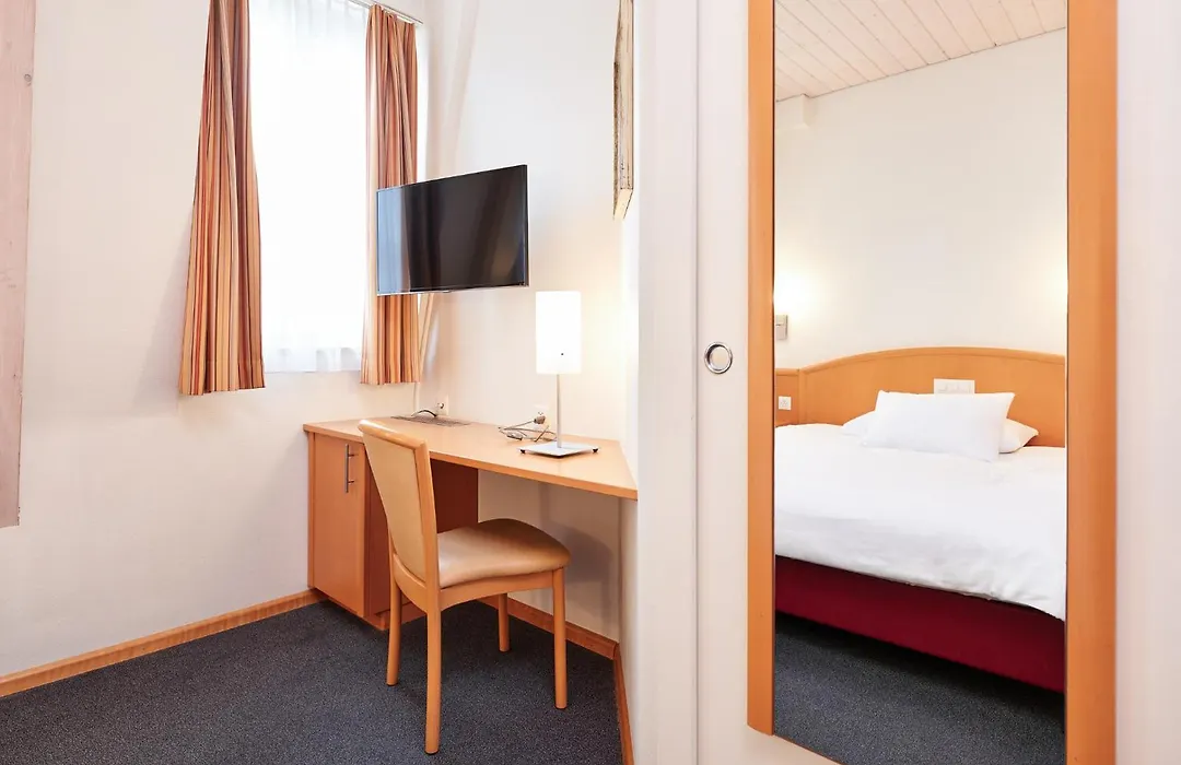 Central City Hotel Rochat-1
