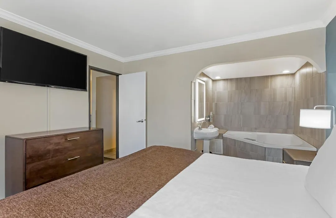 Best Western Innsuites Tucson Foothills Hotel & Suites-1