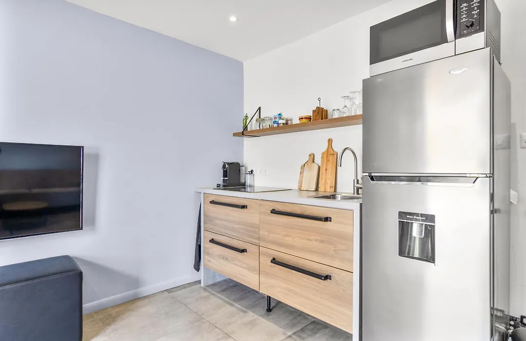 Indigo Apartments & Suites - 'Adults Only'-1