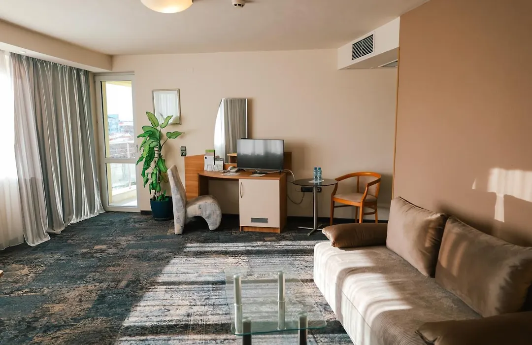 Triada Hotel-1