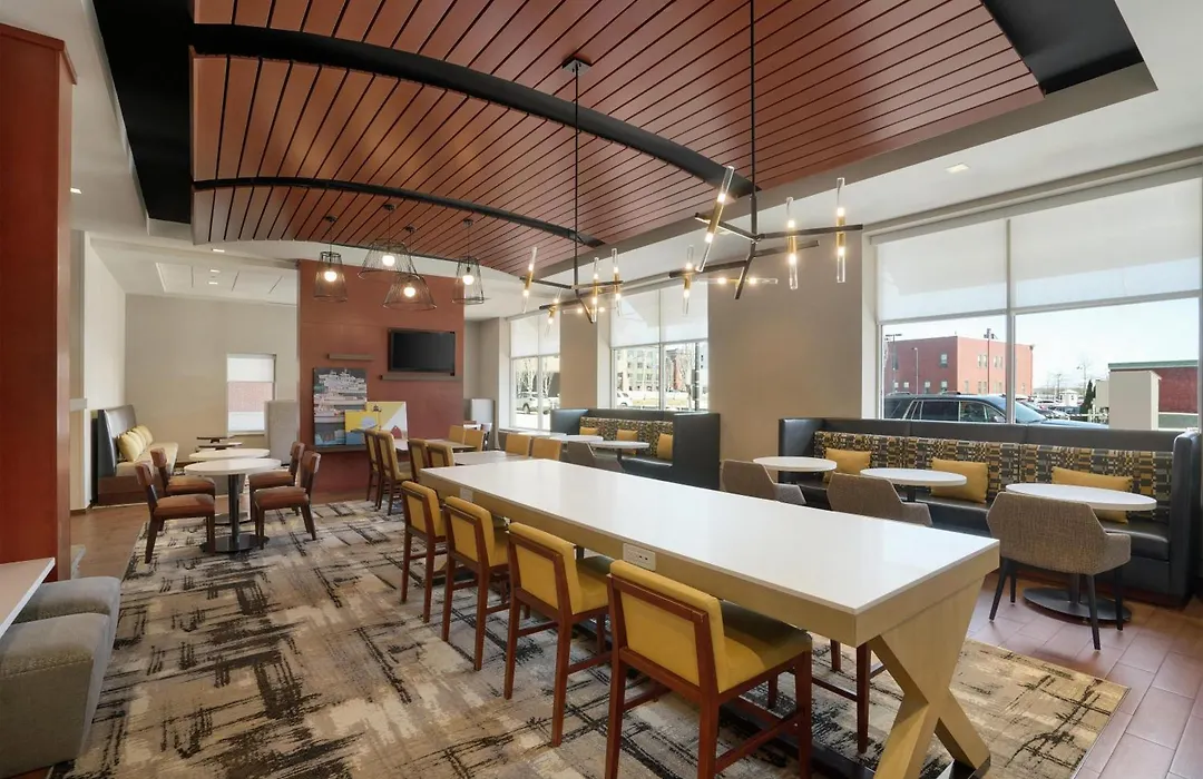 Hampton Inn Portland Downtown Waterfront-1
