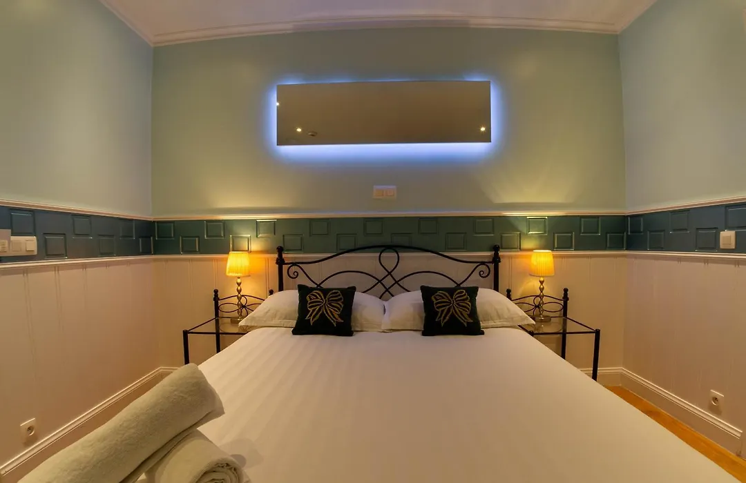 Hostel Lybeer Bruges-1