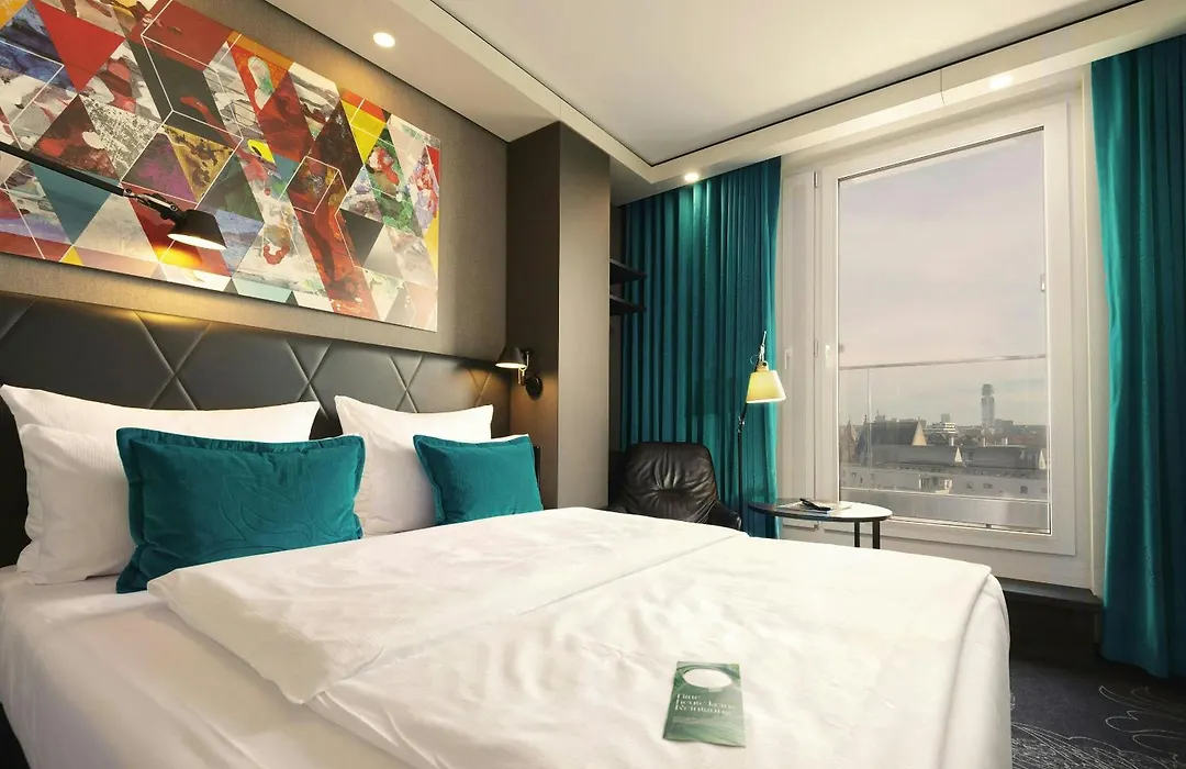 Motel One Frankfurt-Roemer-1