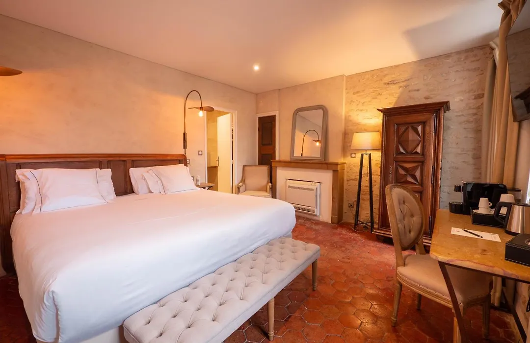 Les Remparts Hotels Et Demeures Historiques-1