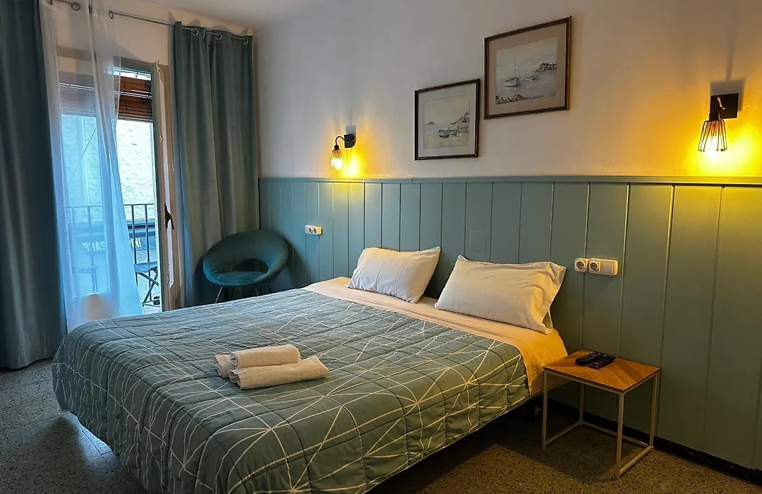 P&R Hostals Maria Rosa-1