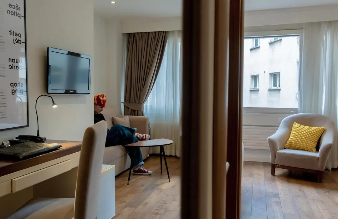 Hotel Alpha-1