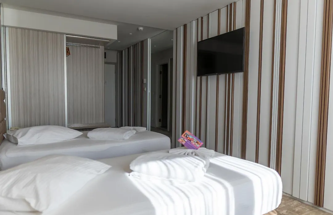 Hollywood Hotel-1