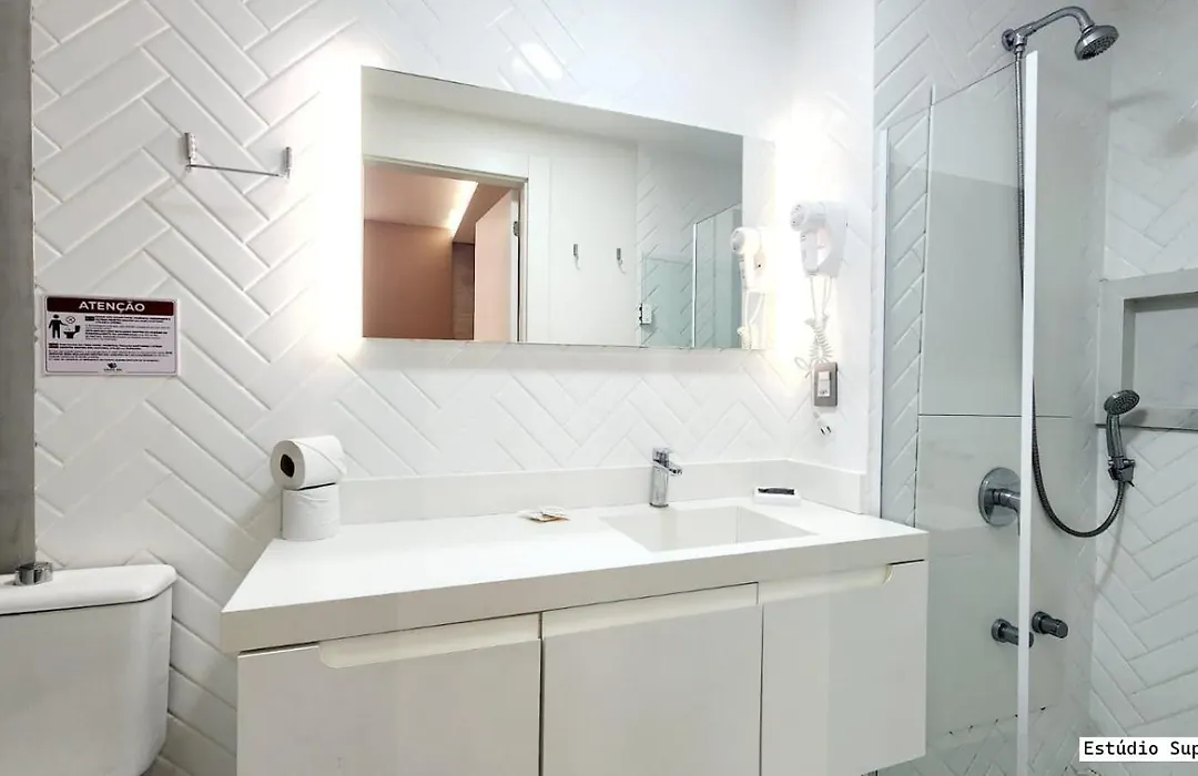 Stay - Apartamentos, Studios e Quartos - 400m da Praia Central-1