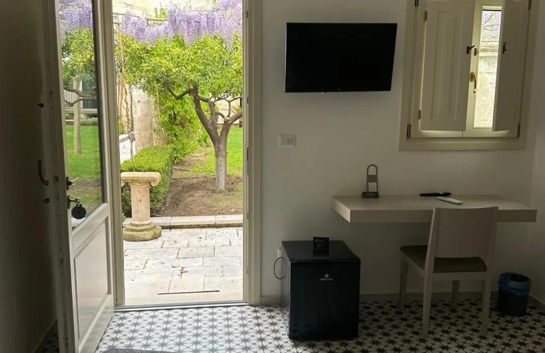Sine Tempore B&B-1