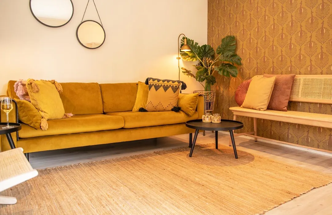 StayatSas Julia, Stijlvol Natuurhuisje met Grote Omheinde Tuin-1