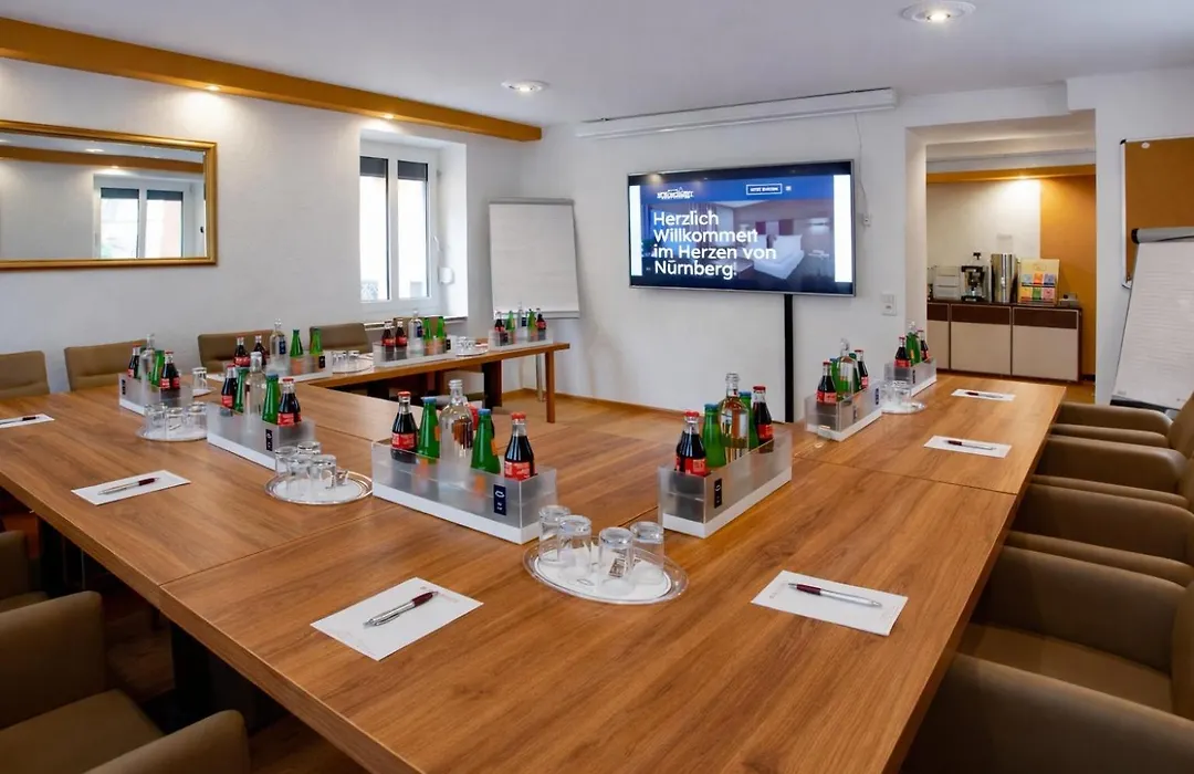 TIPTOP Hotel Burgschmiet Garni-1