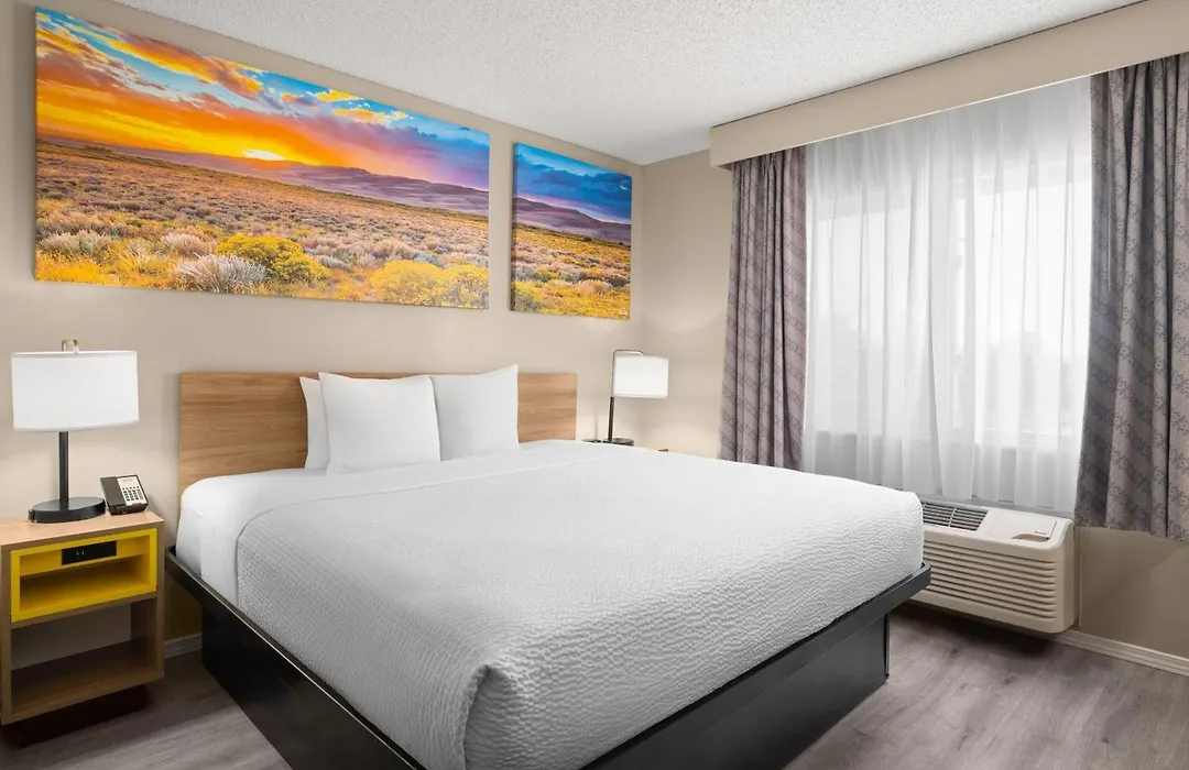 Days Inn&Suites by Wyndham Airport Albuquerque-1