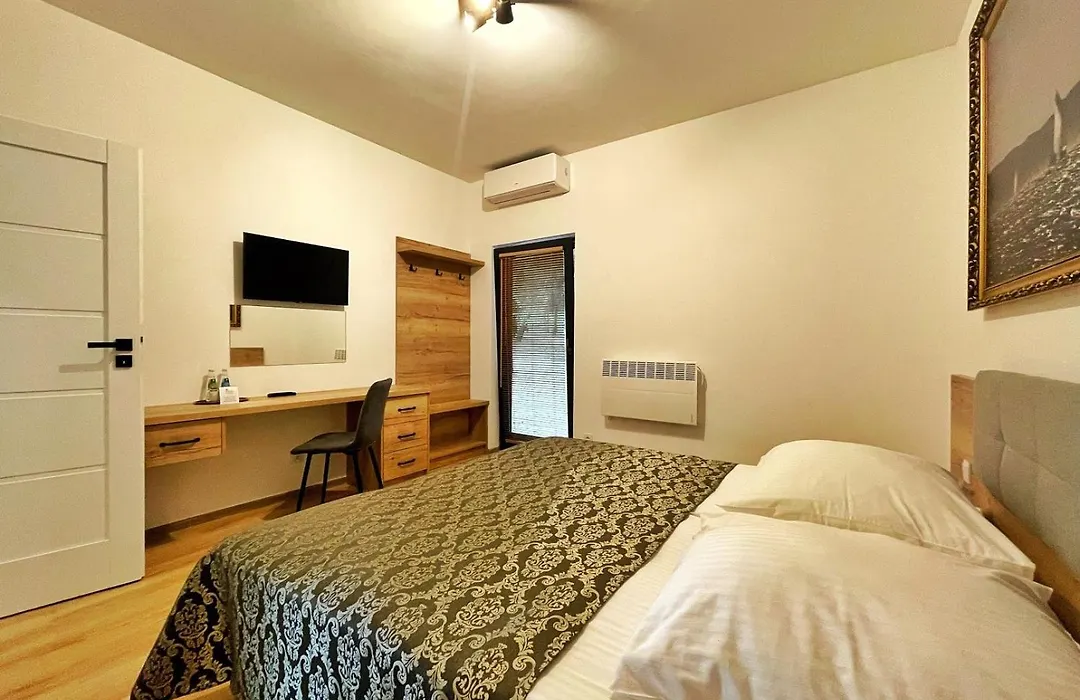 Hotel Robert'S Port-1