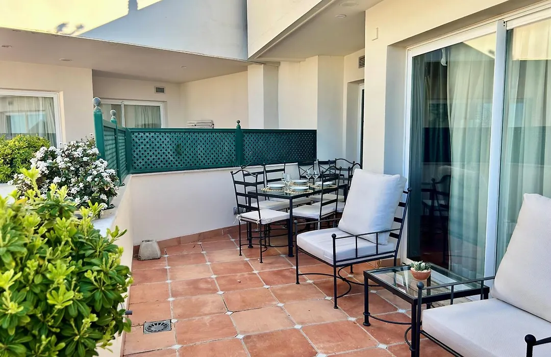 Apartamentos Guadalpin Boutique-1