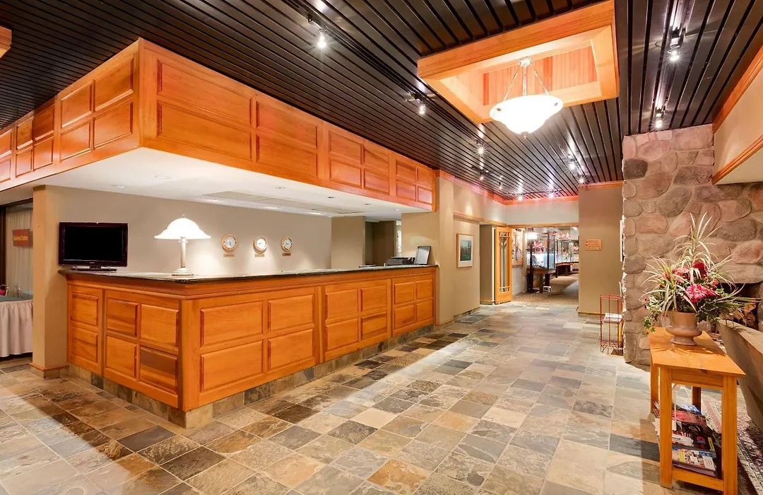 Ramada By Wyndham Pinewood Park Resort North Bay-1