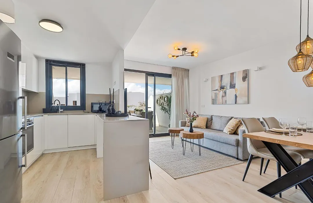 Stylish Apartment In Estepona With Pool-1