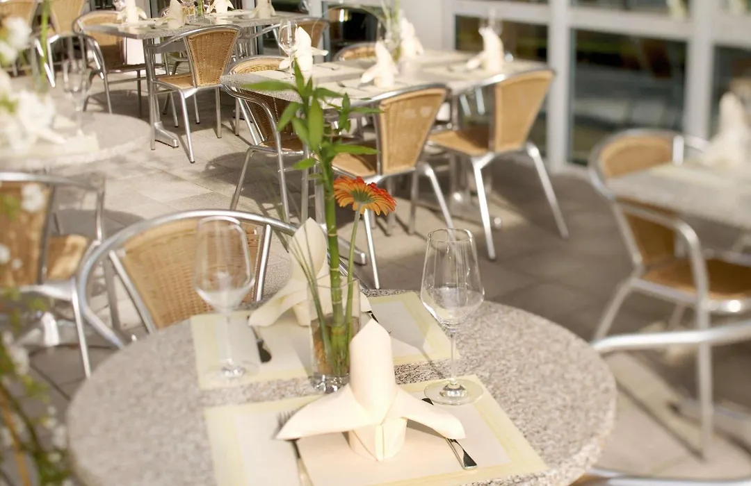 Mövenpick Hotel Nürnberg Airport-1