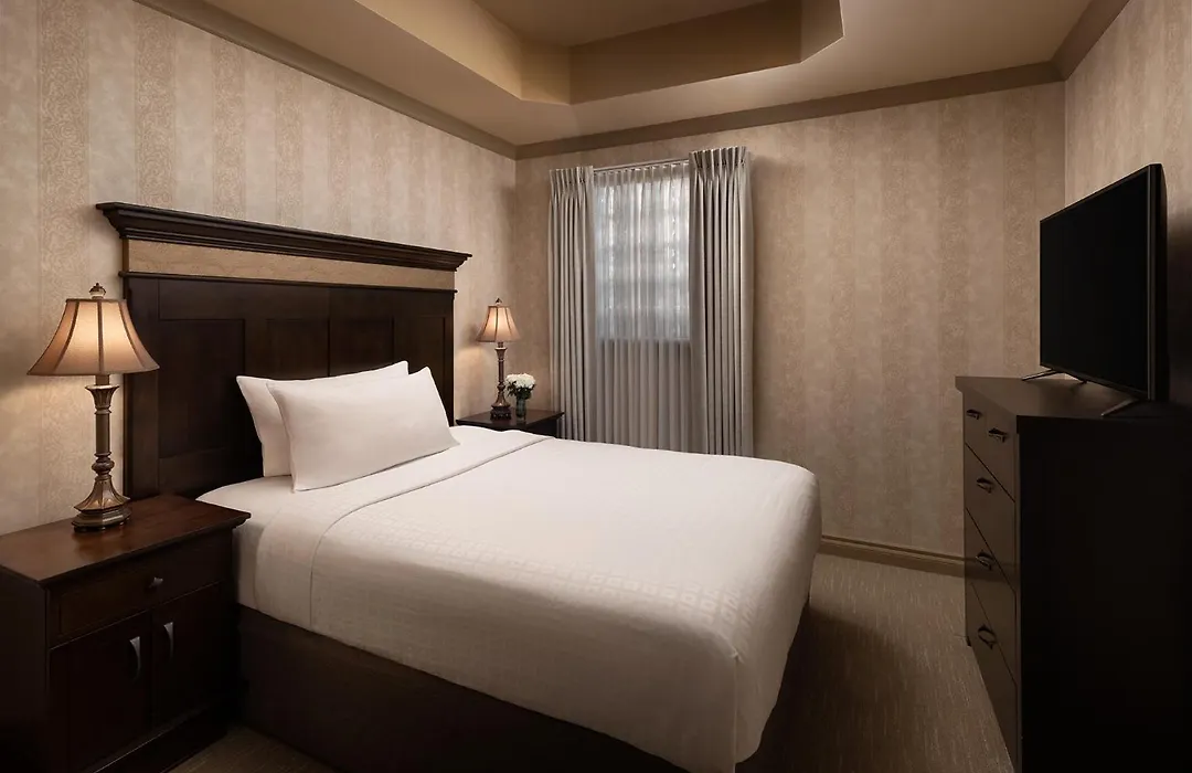 The Royal Kelowna - Bellstar Hotels & Resorts-1