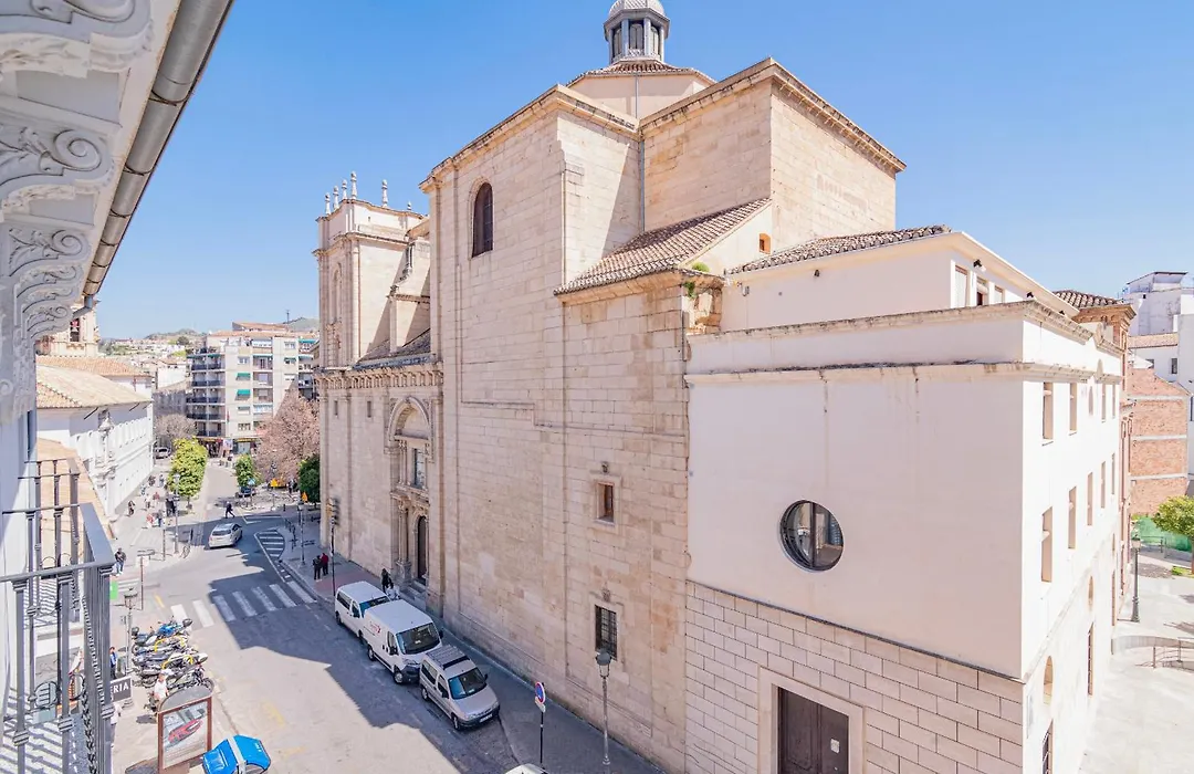 Domus Apartamentos Granada con parking gratuito en pleno centro-1