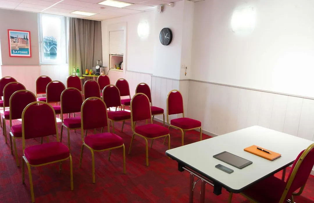 Ibis Styles Bayonne-1