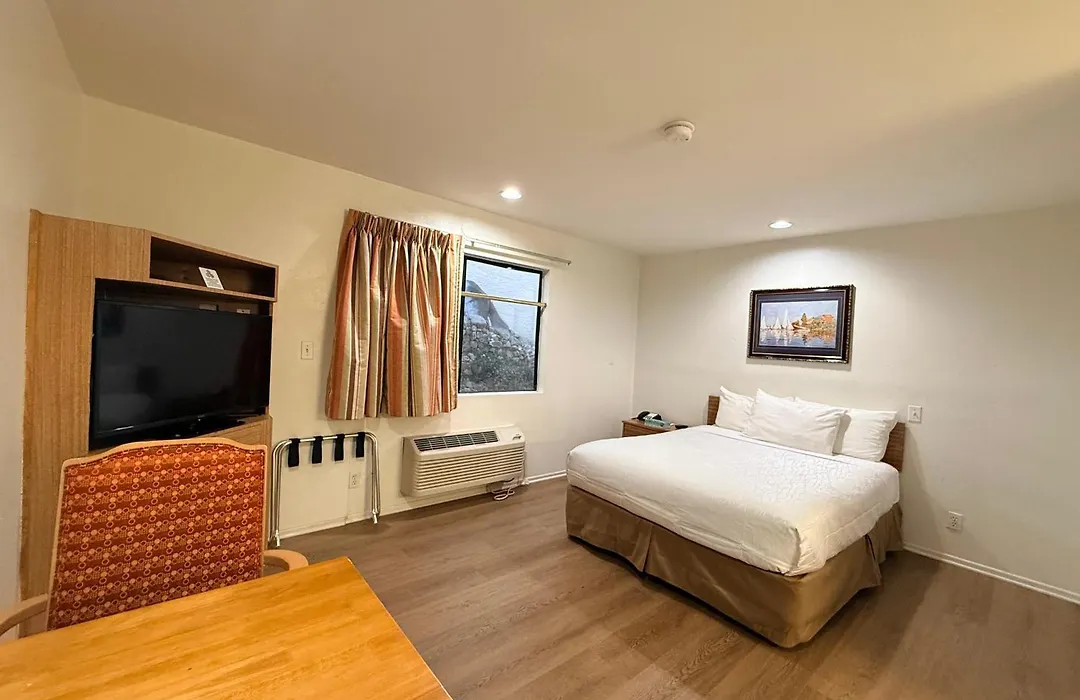 Jolly Roger Hotel-1