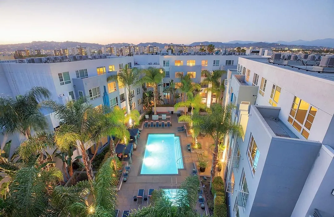 Miracle Mile Apartments-1