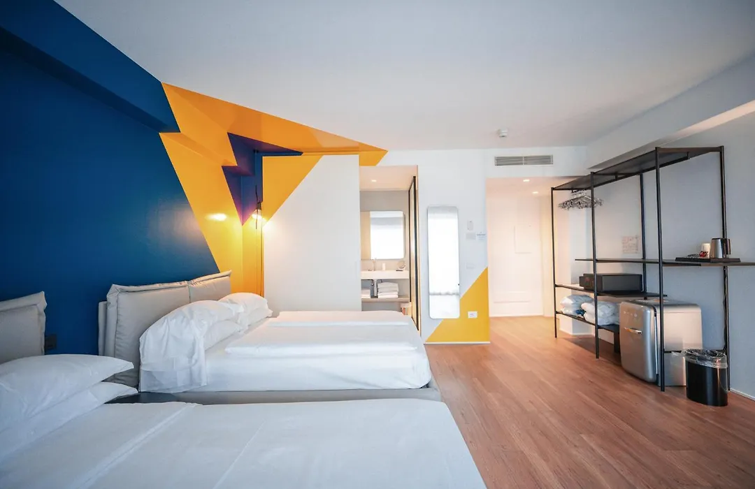 Hoody Active & Happiness Hotel-1