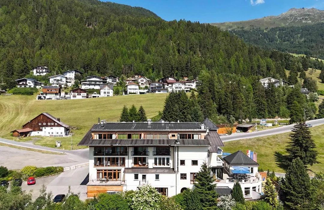 Wellness Aparthotel Panorama Alpin - Ferienwohnungen Jerzens Im Pitztal-1