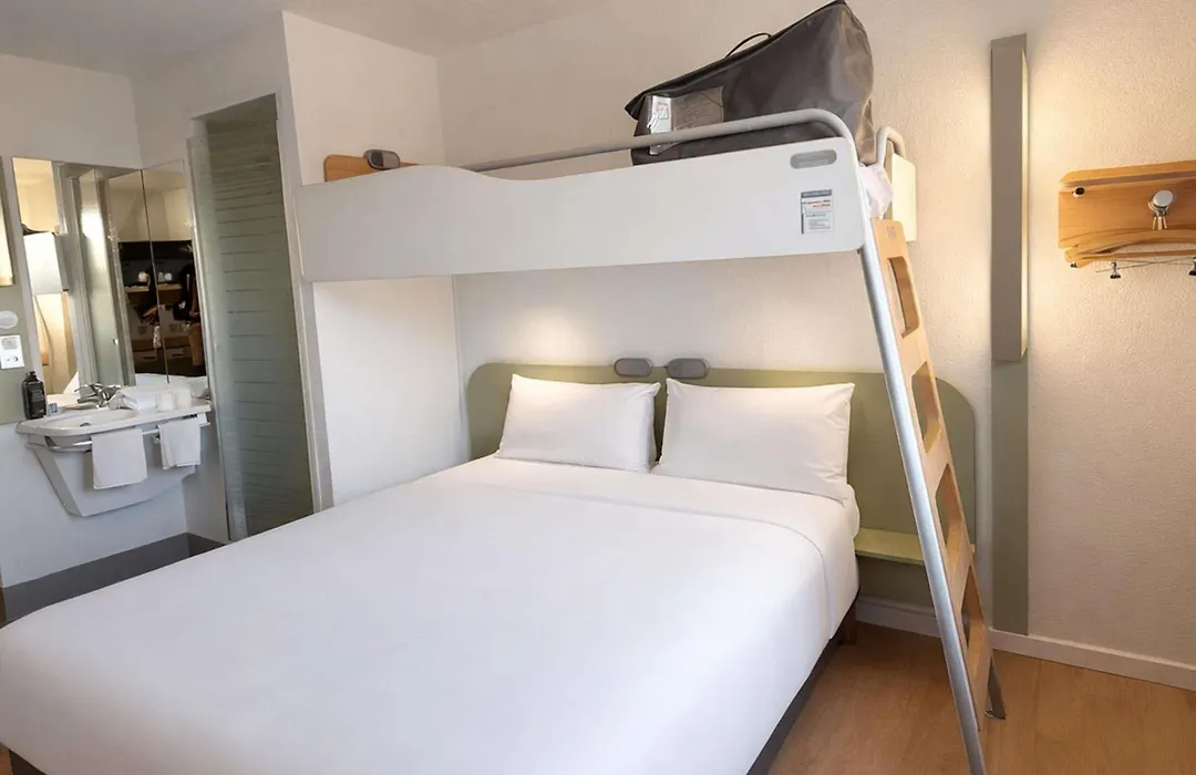 Ibis Budget Issoire-1