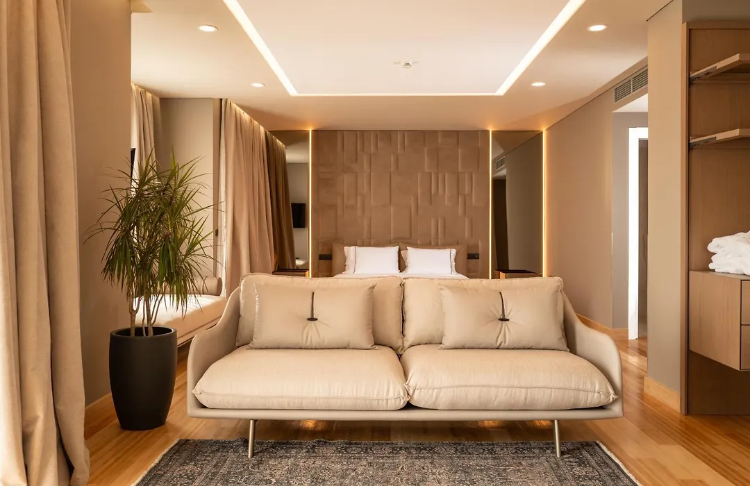 Kraal Hotel Vlore-1
