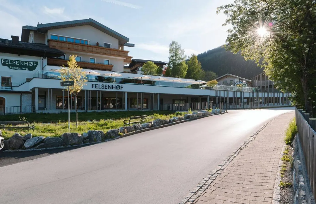 Familienhotel Felsenhof-1