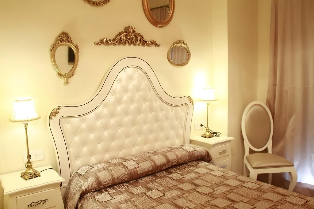 Hostal Flor De Lis- Lojo-1