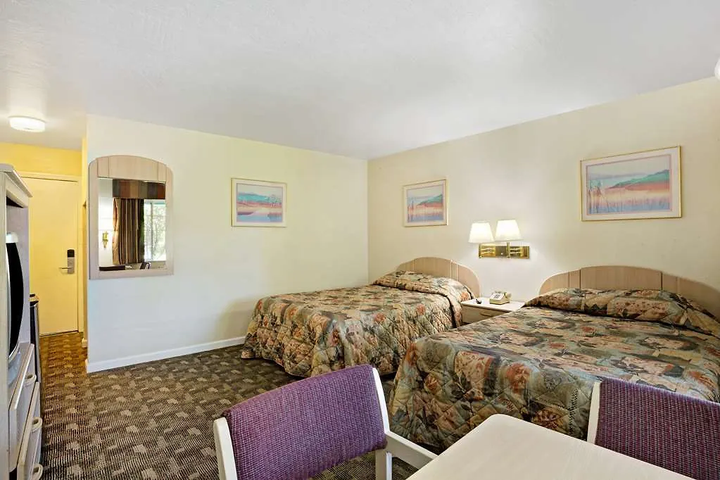 Knights Inn-1