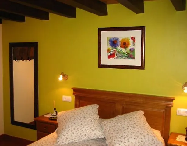Apartamentos Rurales Romallande-1