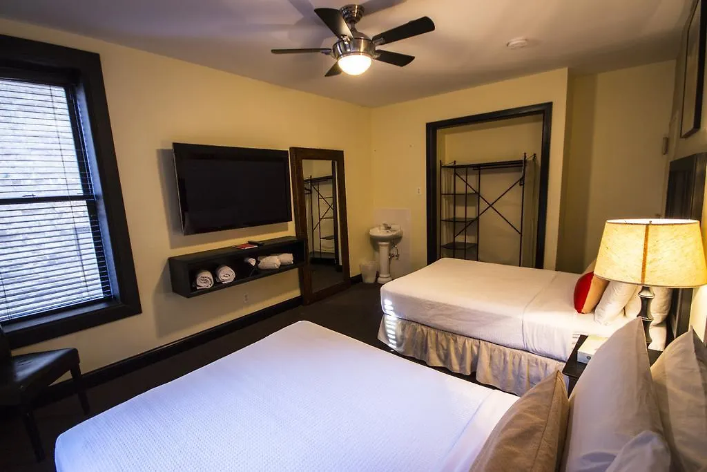 Broadway Hotel & Hostel-1