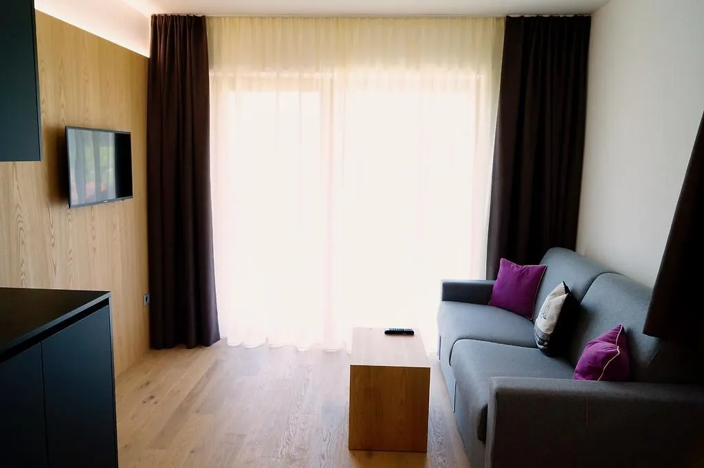 Residence Larciunei-1